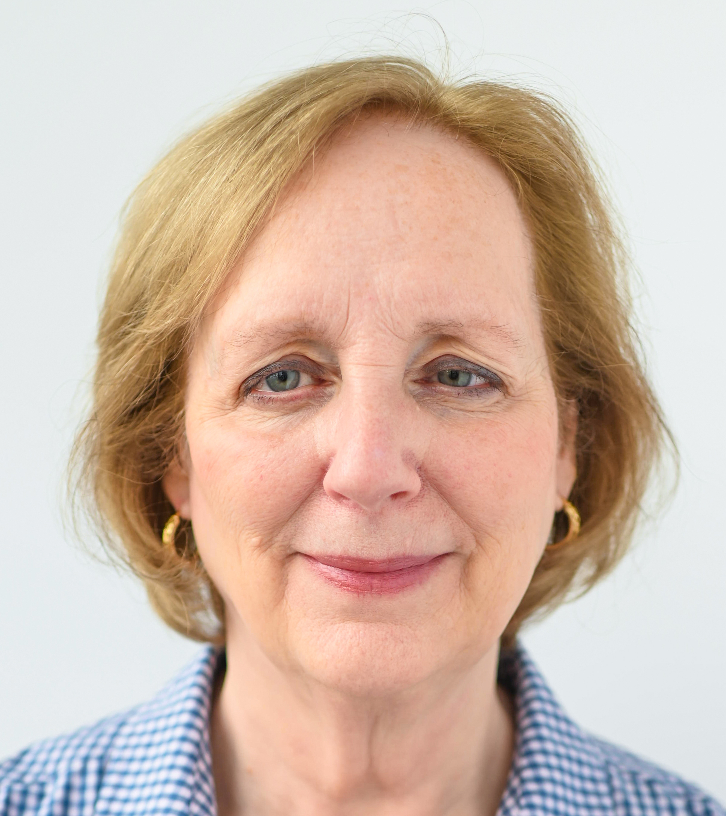 Phyllis headshot photo